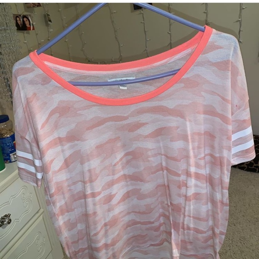 American Eagle top.